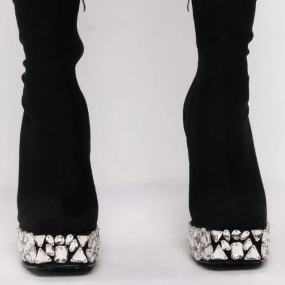 AZALEA WANG DIAMONDS WALK  RUNWAY CHUNKY BOOTIE IN BLACK ( BRAND NEW )